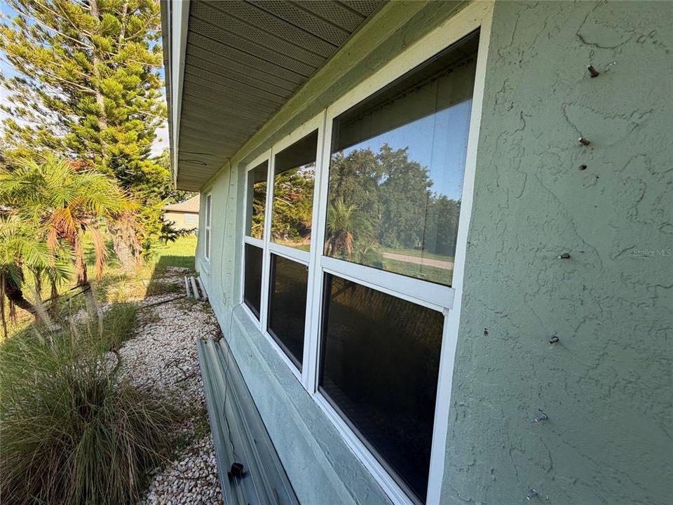 For Sale: $299,990 (2 beds, 2 baths, 1370 Square Feet)