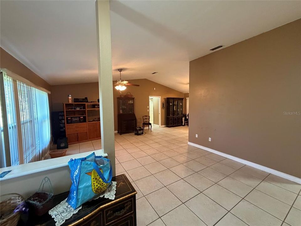 For Sale: $299,990 (2 beds, 2 baths, 1370 Square Feet)