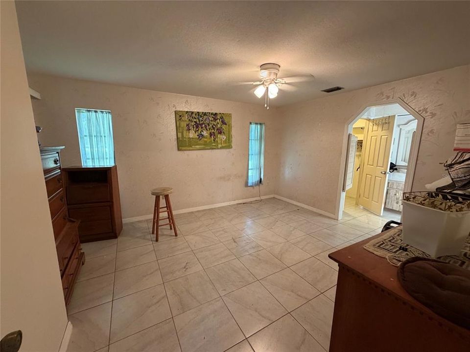 For Sale: $299,990 (2 beds, 2 baths, 1370 Square Feet)