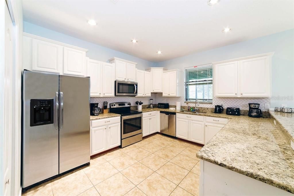 For Sale: $585,000 (6 beds, 6 baths, 3063 Square Feet)