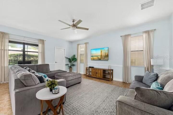 For Sale: $585,000 (6 beds, 6 baths, 3063 Square Feet)