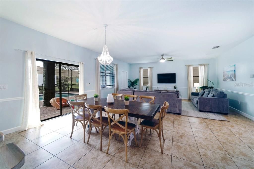 For Sale: $585,000 (6 beds, 6 baths, 3063 Square Feet)