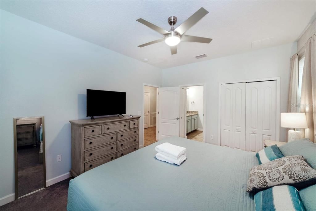 For Sale: $585,000 (6 beds, 6 baths, 3063 Square Feet)