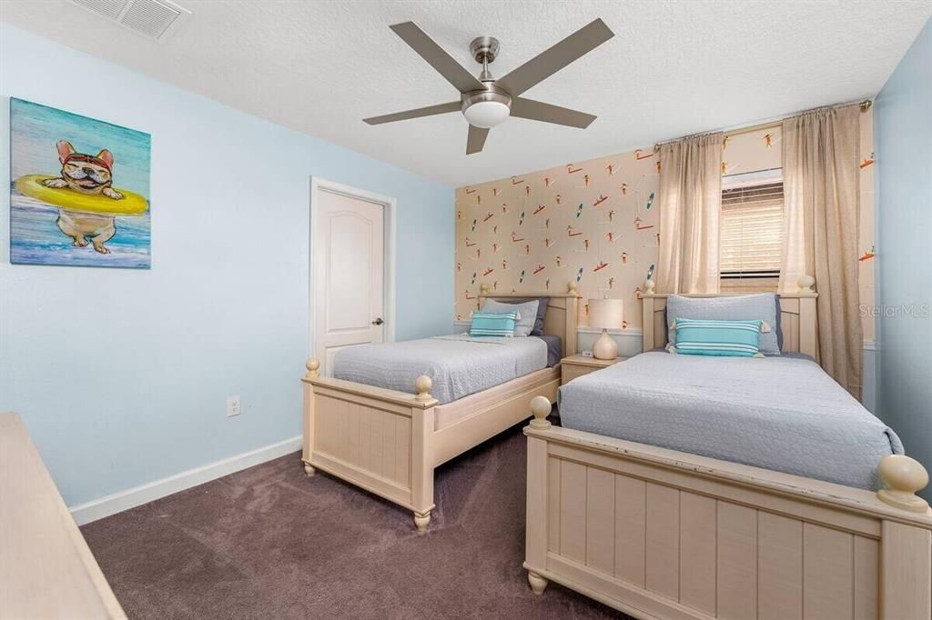 For Sale: $585,000 (6 beds, 6 baths, 3063 Square Feet)