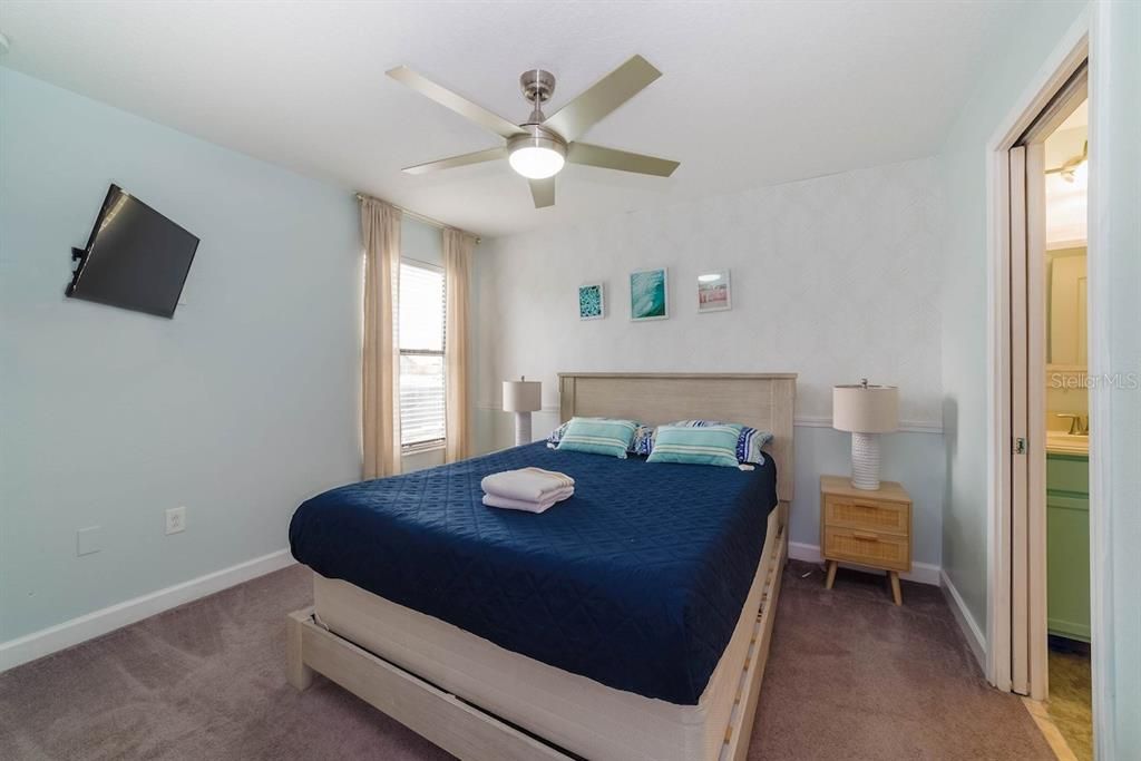 For Sale: $585,000 (6 beds, 6 baths, 3063 Square Feet)