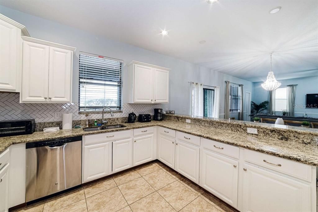 For Sale: $585,000 (6 beds, 6 baths, 3063 Square Feet)