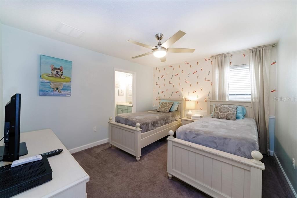 For Sale: $585,000 (6 beds, 6 baths, 3063 Square Feet)