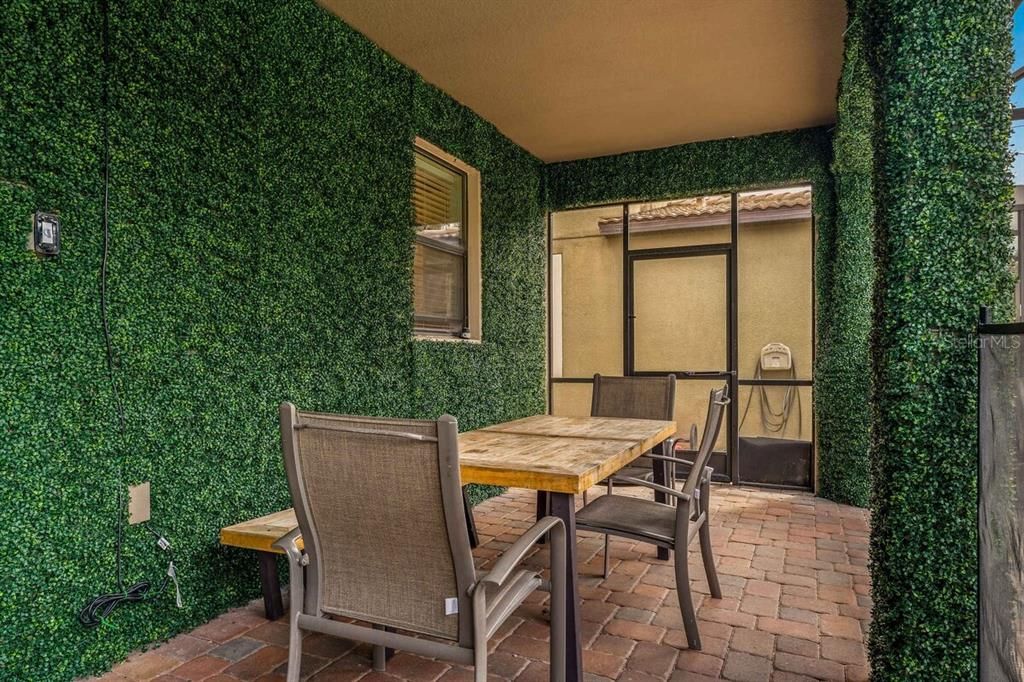For Sale: $585,000 (6 beds, 6 baths, 3063 Square Feet)