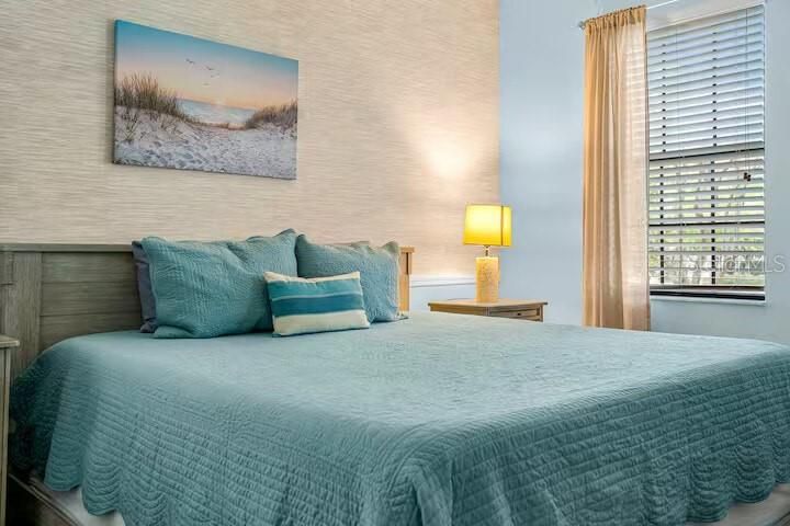 For Sale: $585,000 (6 beds, 6 baths, 3063 Square Feet)