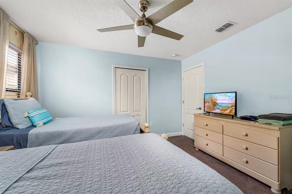 For Sale: $585,000 (6 beds, 6 baths, 3063 Square Feet)