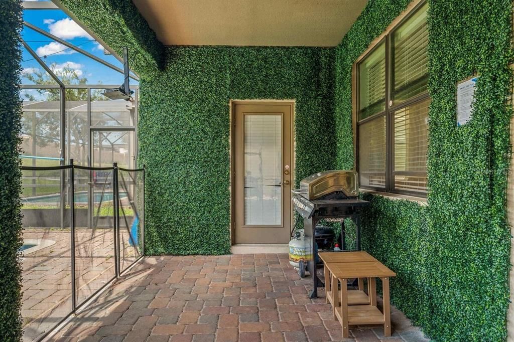For Sale: $585,000 (6 beds, 6 baths, 3063 Square Feet)