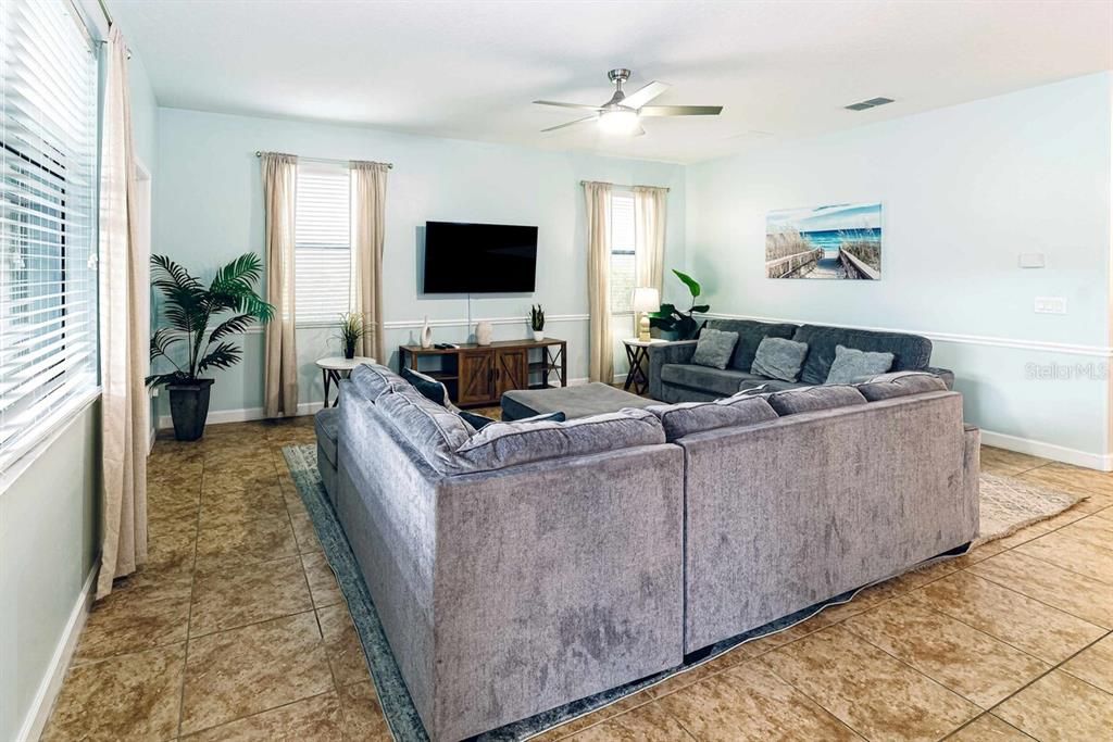 For Sale: $585,000 (6 beds, 6 baths, 3063 Square Feet)