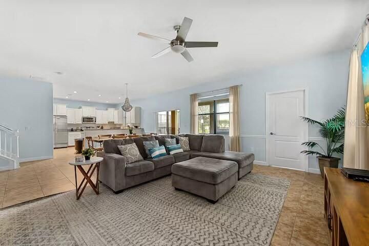 For Sale: $585,000 (6 beds, 6 baths, 3063 Square Feet)