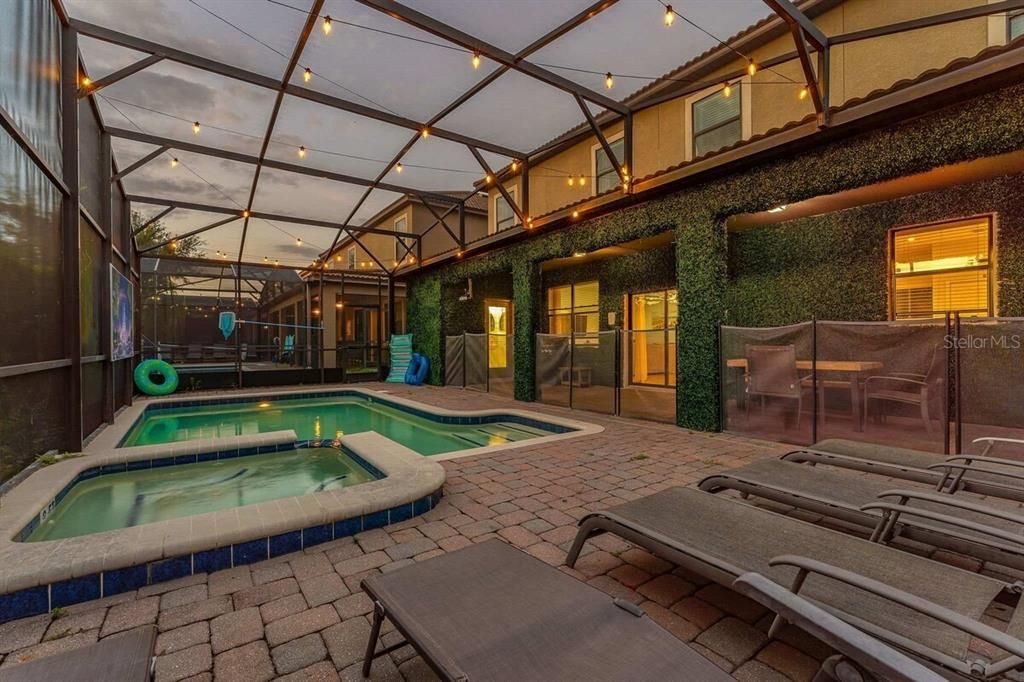 For Sale: $585,000 (6 beds, 6 baths, 3063 Square Feet)