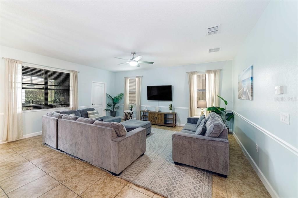 For Sale: $585,000 (6 beds, 6 baths, 3063 Square Feet)