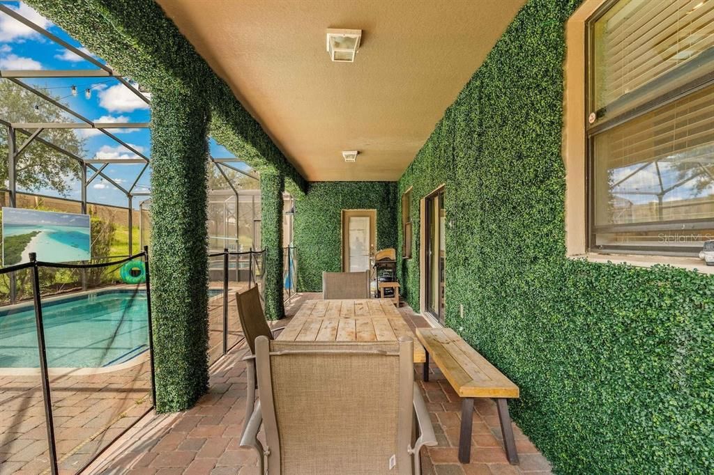 For Sale: $585,000 (6 beds, 6 baths, 3063 Square Feet)