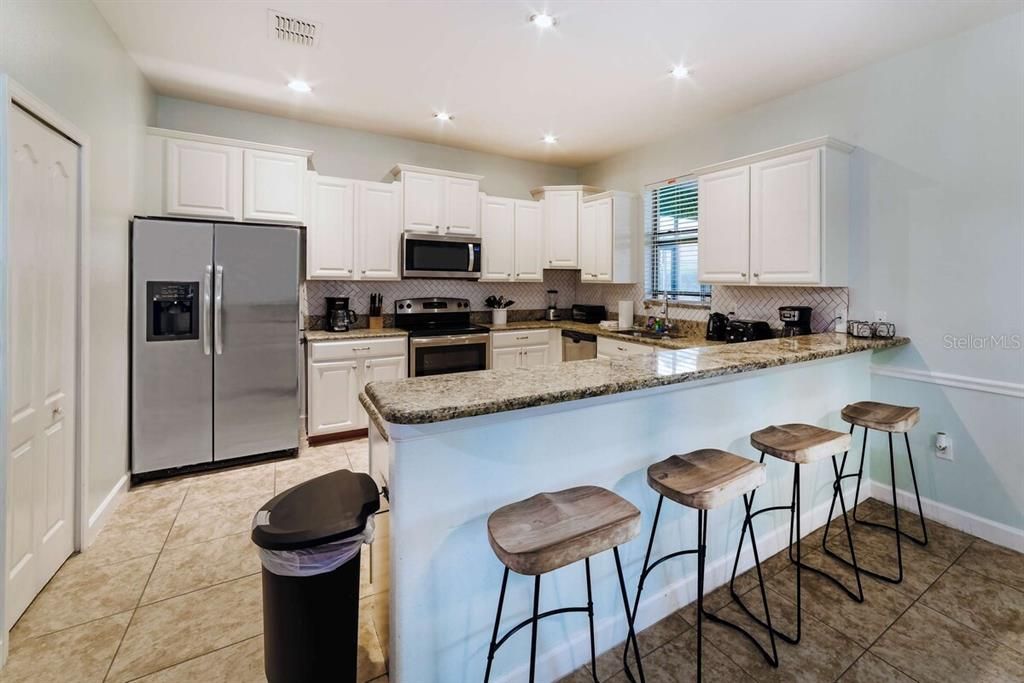 For Sale: $585,000 (6 beds, 6 baths, 3063 Square Feet)