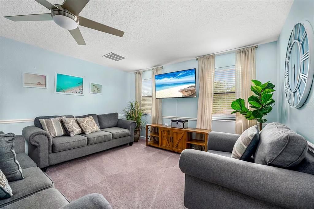 For Sale: $585,000 (6 beds, 6 baths, 3063 Square Feet)