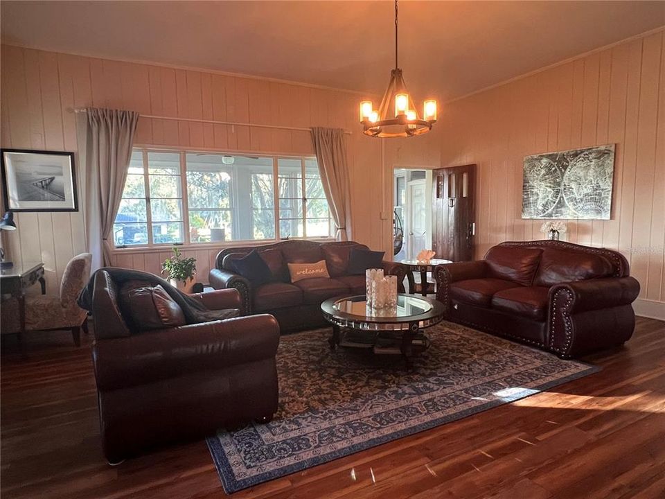Active With Contract: $625,000 (3 beds, 3 baths, 2714 Square Feet)