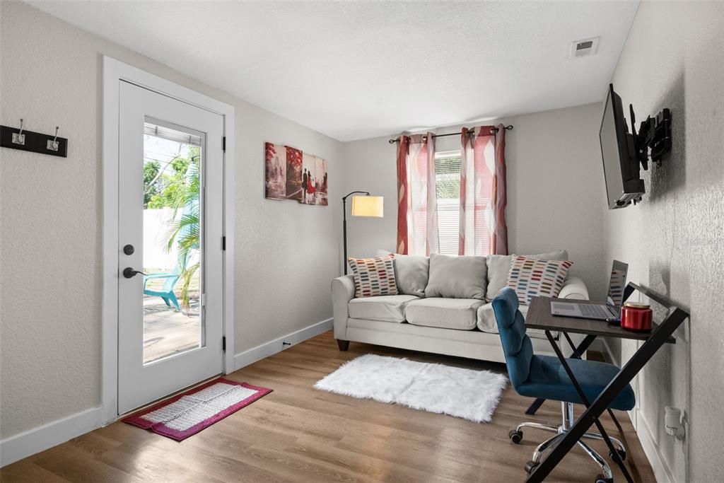 For Rent: $2,650 (3 beds, 1 baths, 1048 Square Feet)