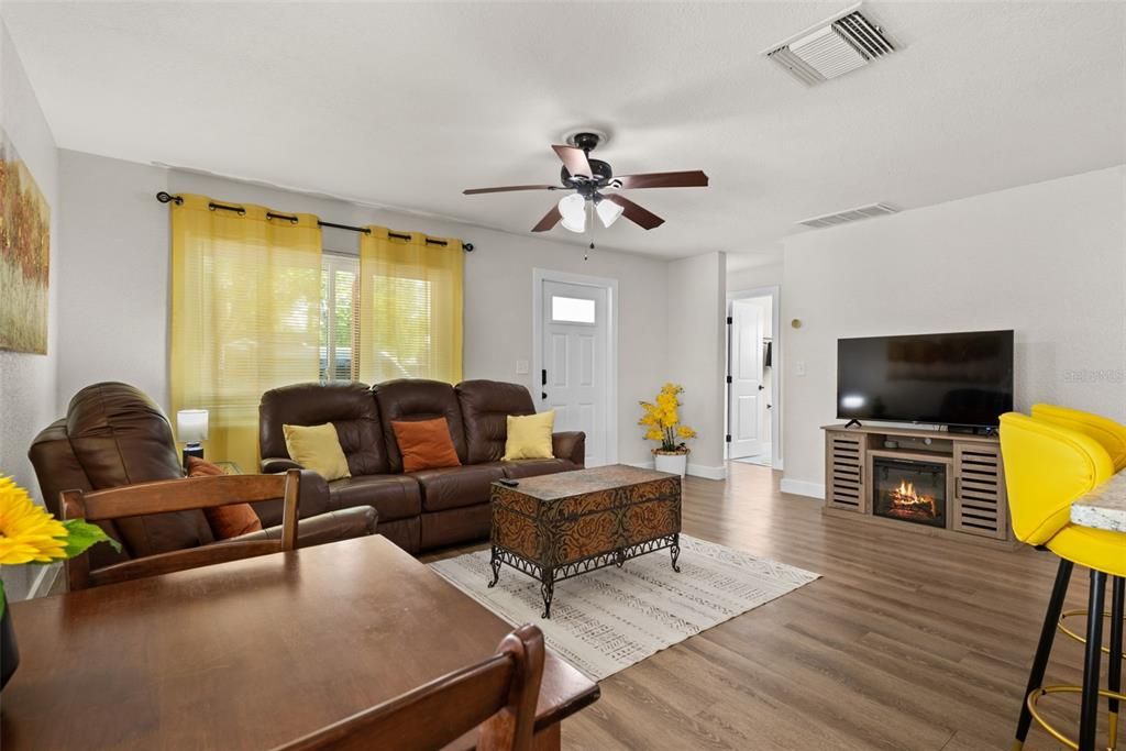 For Rent: $2,650 (3 beds, 1 baths, 1048 Square Feet)