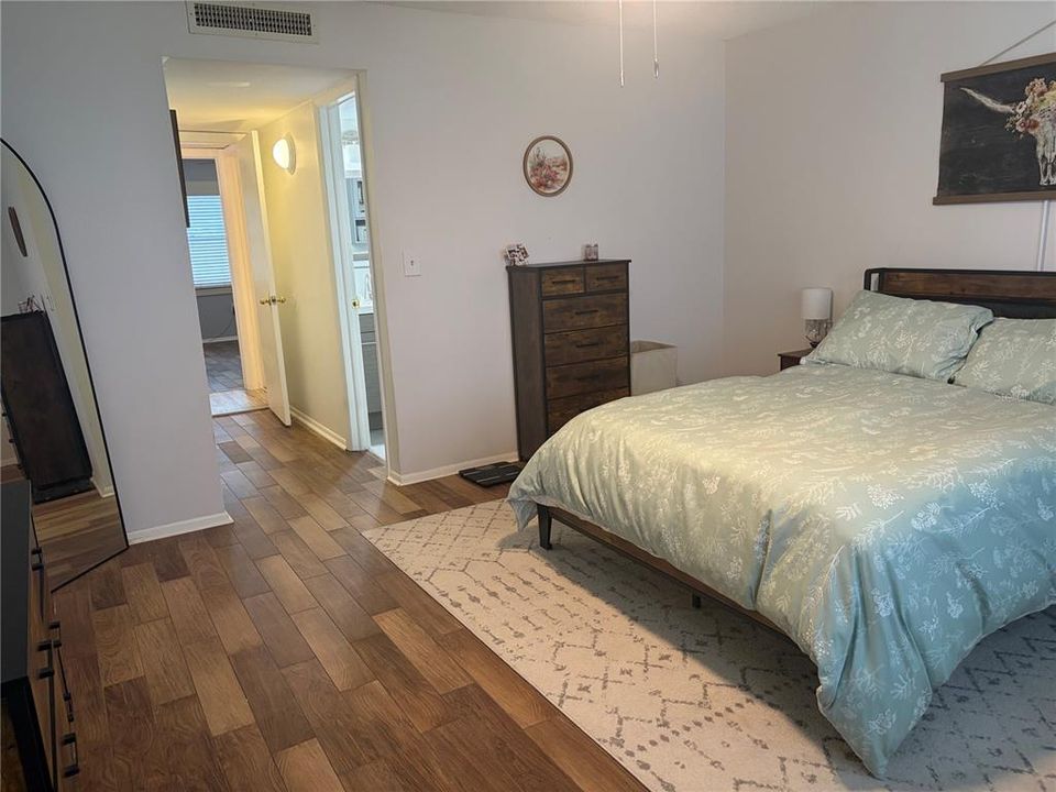 На продажу: $129,900 (2 спален, 2 ванн, 1034 Квадратных фут)