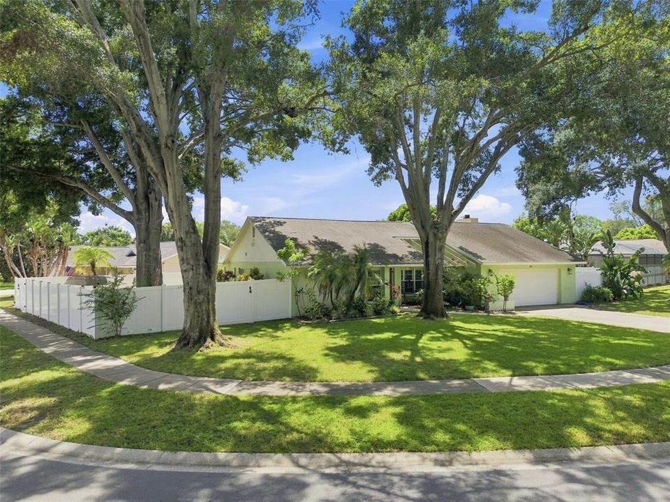 Active With Contract: $529,900 (3 beds, 2 baths, 1713 Square Feet)
