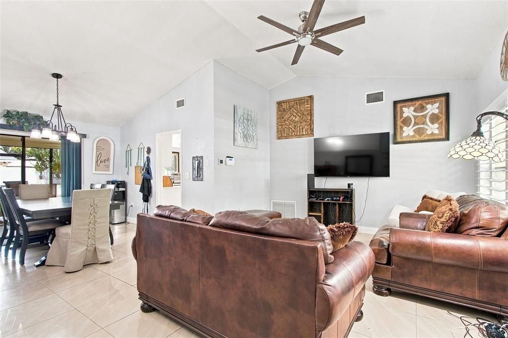 En Venta: $529,900 (3 camas, 2 baños, 1713 Pies cuadrados)