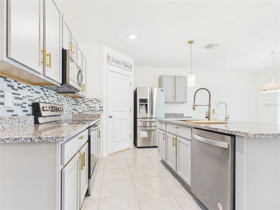 For Sale: $302,500 (4 beds, 2 baths, 1827 Square Feet)