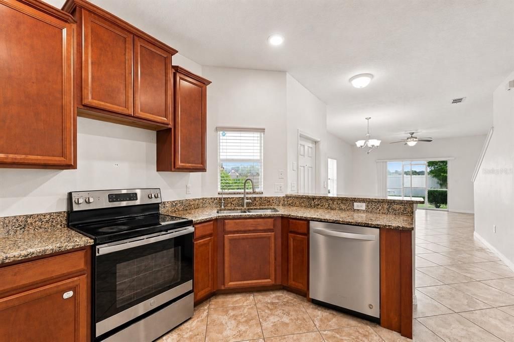 В аренду: $2,600 (4 спален, 3 ванн, 1612 Квадратных фут)