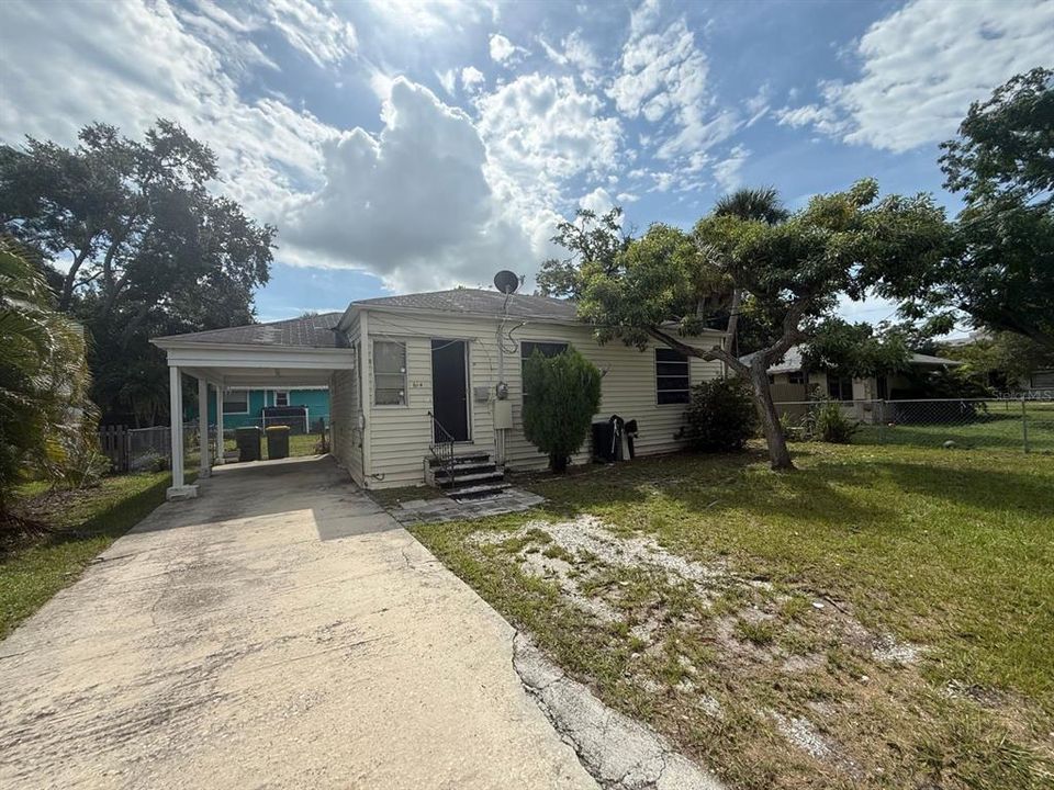 For Sale: $399,000 (2 beds, 1 baths, 925 Square Feet)