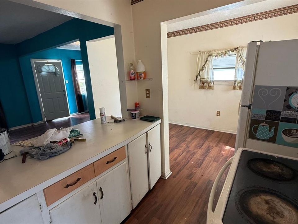 For Sale: $399,000 (2 beds, 1 baths, 925 Square Feet)