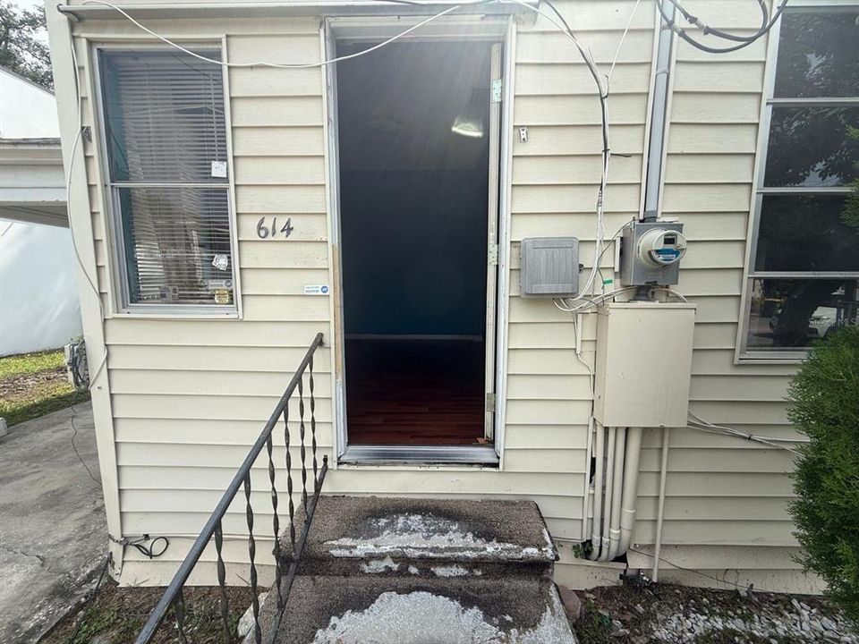For Sale: $399,000 (2 beds, 1 baths, 925 Square Feet)