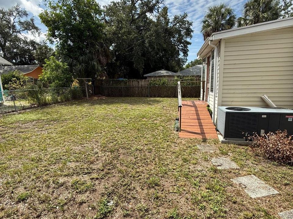 For Sale: $399,000 (2 beds, 1 baths, 925 Square Feet)