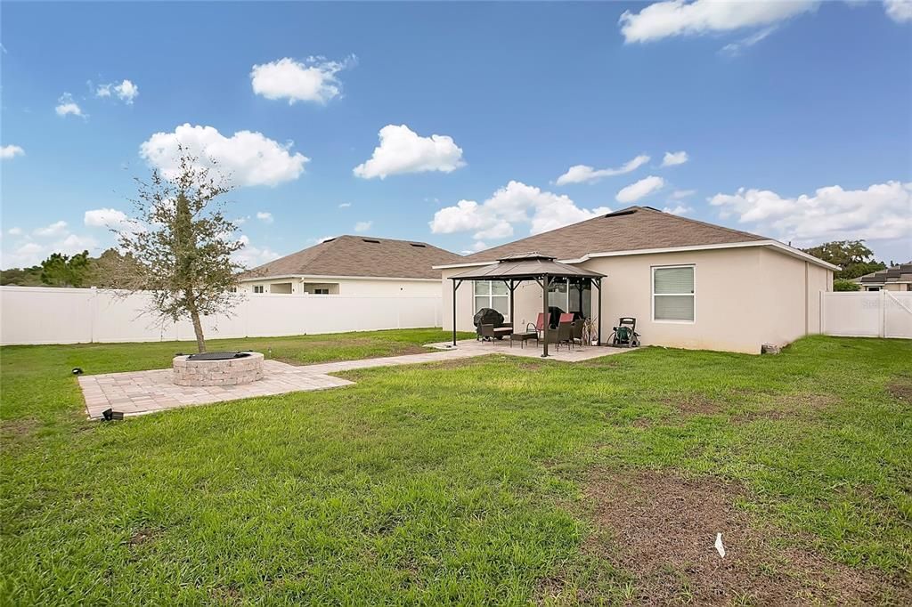 For Rent: $2,150 (3 beds, 2 baths, 1412 Square Feet)