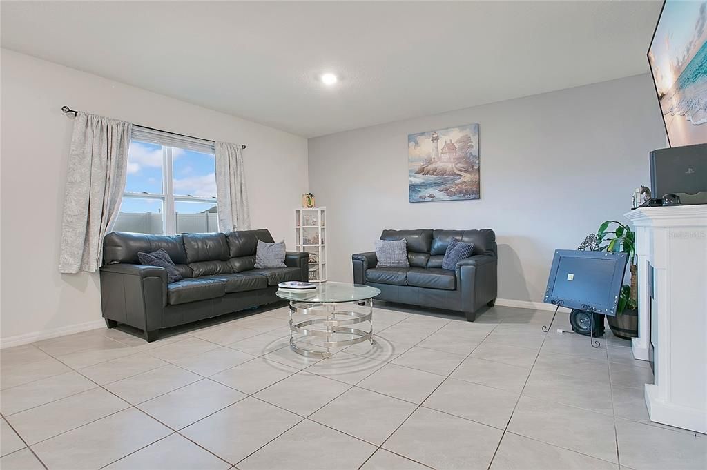 For Rent: $2,150 (3 beds, 2 baths, 1412 Square Feet)