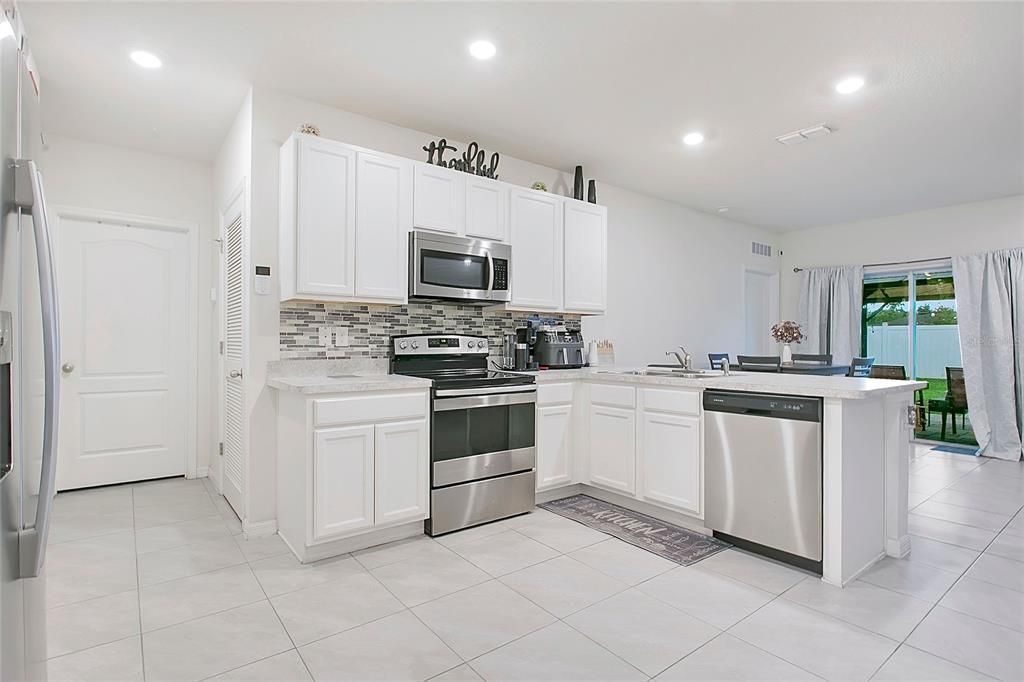 For Rent: $2,150 (3 beds, 2 baths, 1412 Square Feet)