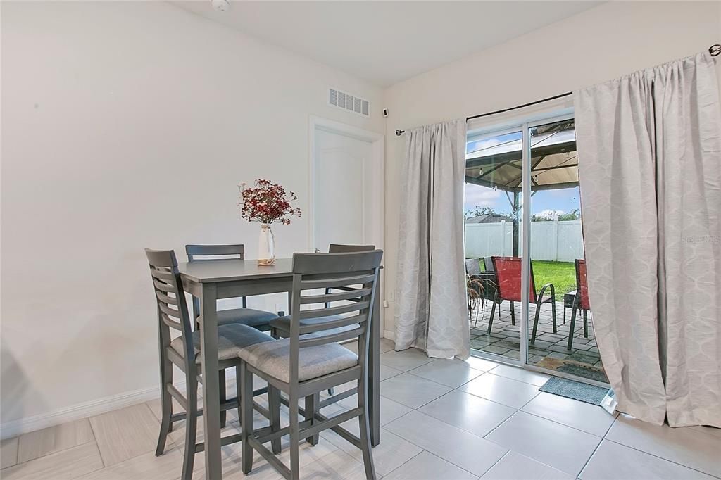 For Rent: $2,150 (3 beds, 2 baths, 1412 Square Feet)