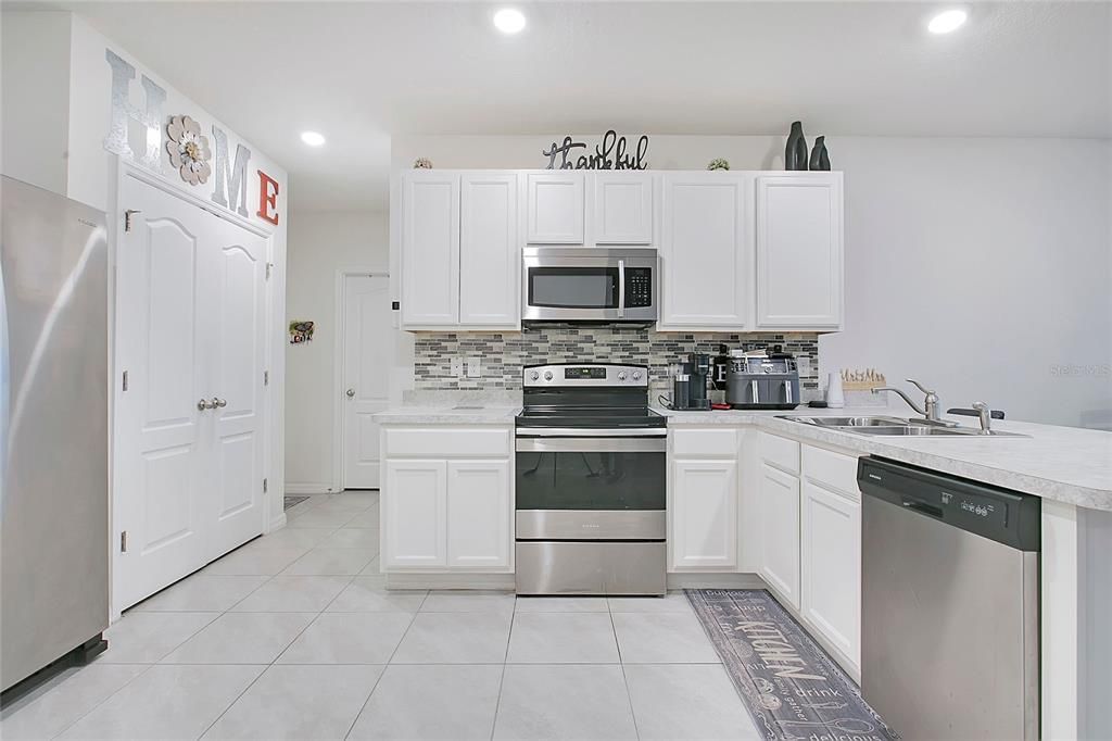 For Rent: $2,150 (3 beds, 2 baths, 1412 Square Feet)