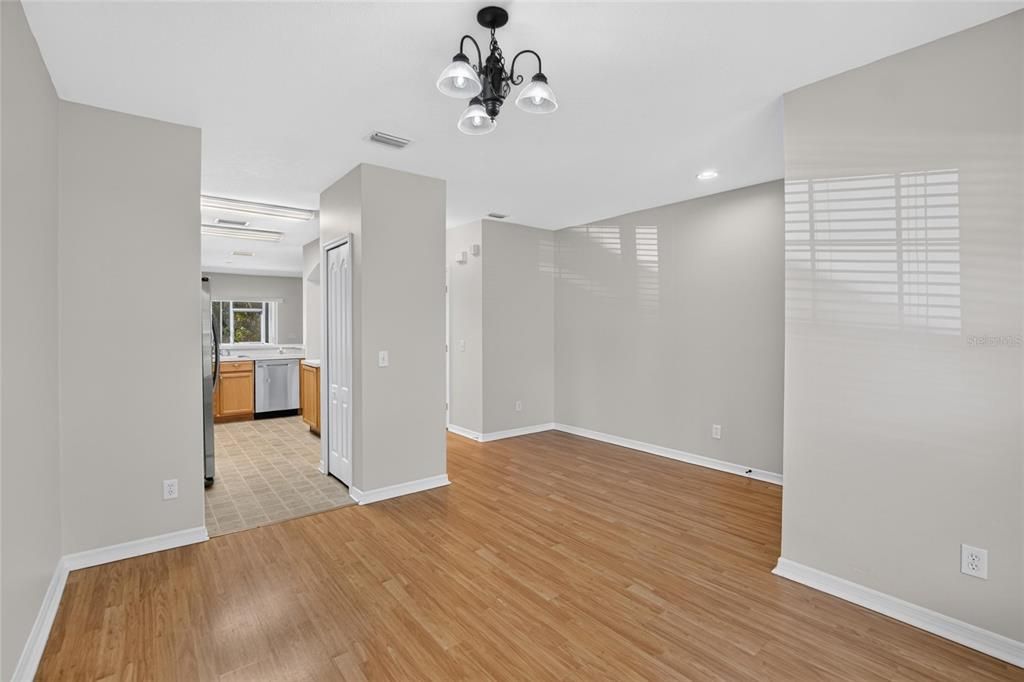 For Rent: $1,800 (2 beds, 2 baths, 1383 Square Feet)