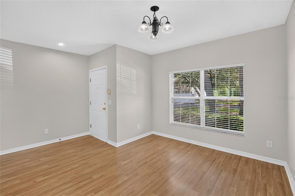 For Rent: $1,800 (2 beds, 2 baths, 1383 Square Feet)