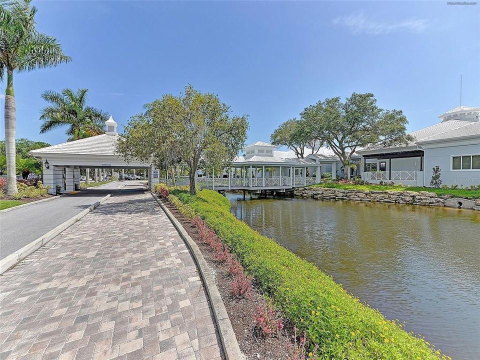 For Sale: $389,000 (3 beds, 2 baths, 1942 Square Feet)