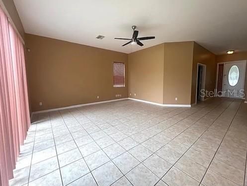 En Renta: $3,400 (5 camas, 3 baños, 3600 Pies cuadrados)