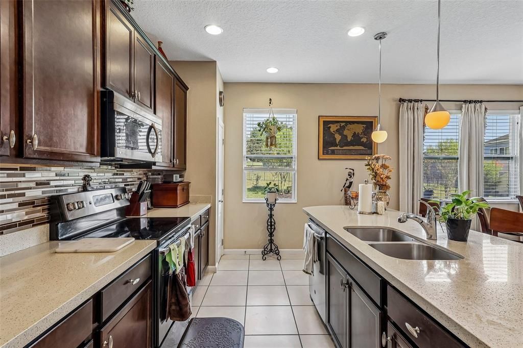En Venta: $610,000 (3 camas, 2 baños, 2720 Pies cuadrados)