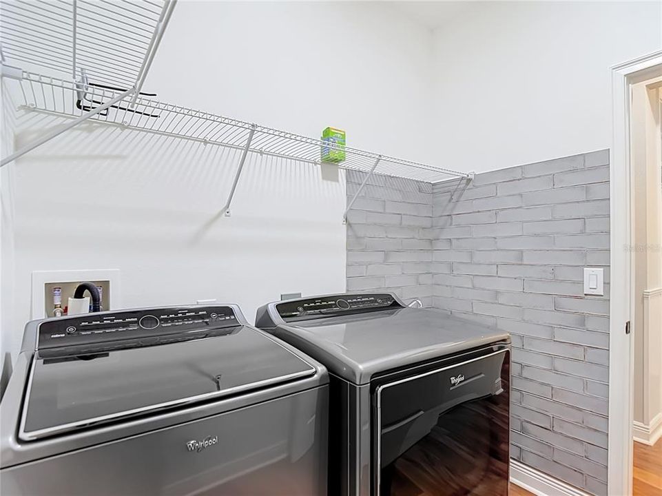 For Sale: $349,500 (2 beds, 2 baths, 1686 Square Feet)