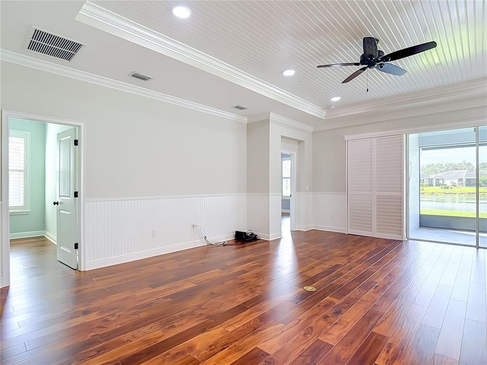 For Sale: $349,500 (2 beds, 2 baths, 1686 Square Feet)