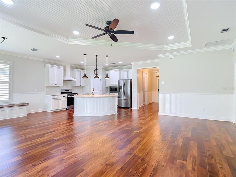 For Sale: $349,500 (2 beds, 2 baths, 1686 Square Feet)