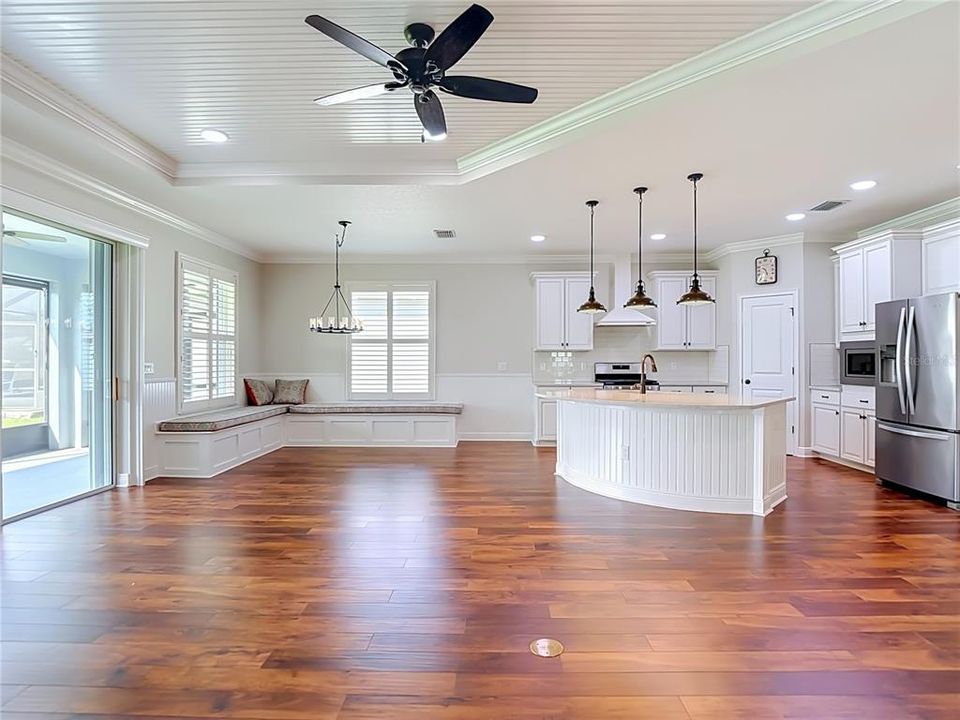 For Sale: $349,500 (2 beds, 2 baths, 1686 Square Feet)
