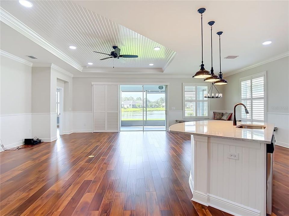 For Sale: $349,500 (2 beds, 2 baths, 1686 Square Feet)