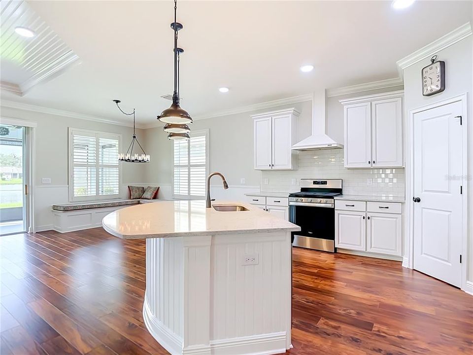 For Sale: $349,500 (2 beds, 2 baths, 1686 Square Feet)